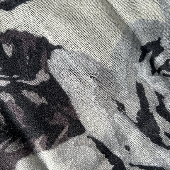 Bloomingdale’s Fashion Scarf - One Size - Ivory, Black and Gray. NWT - Picture 7 of 8